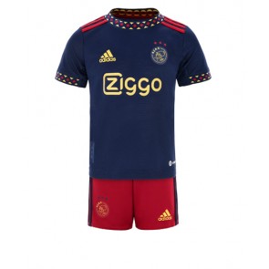 Ajax Bortedraktsett Barn 2022-23 Kortermet (+ Korte bukser)